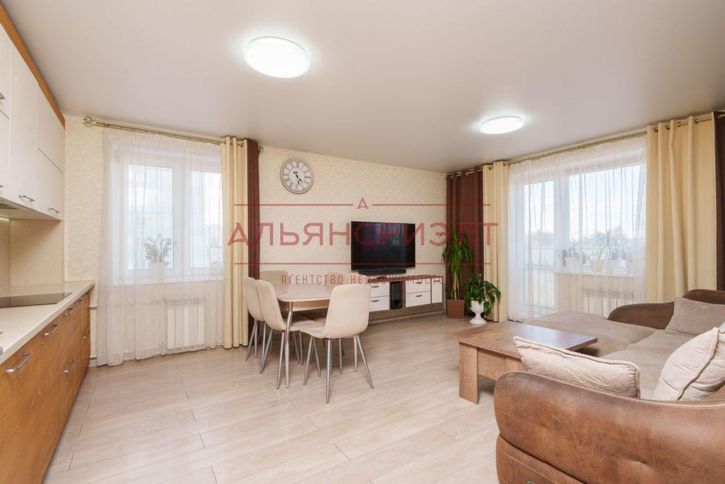 3-комн квартира ул. Александра Чистякова,2