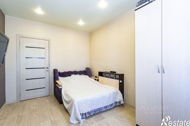 3-комн квартира улица Александра Чистякова, 8,  д. 8