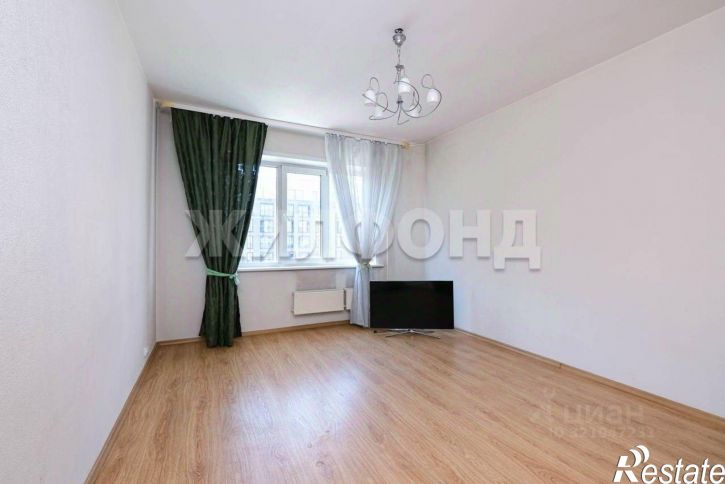 3-комн квартира улица Сакко и Ванцетти, 42,  д. 42