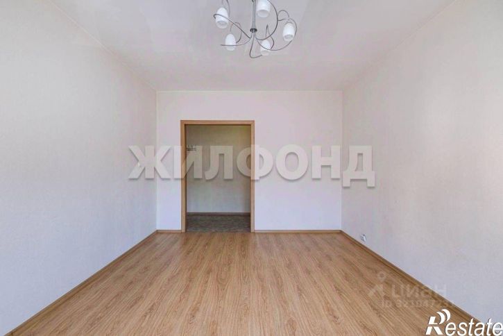 3-комн квартира улица Сакко и Ванцетти, 42,  д. 42