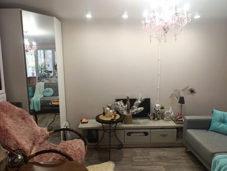 2-комн квартира Российская, 12