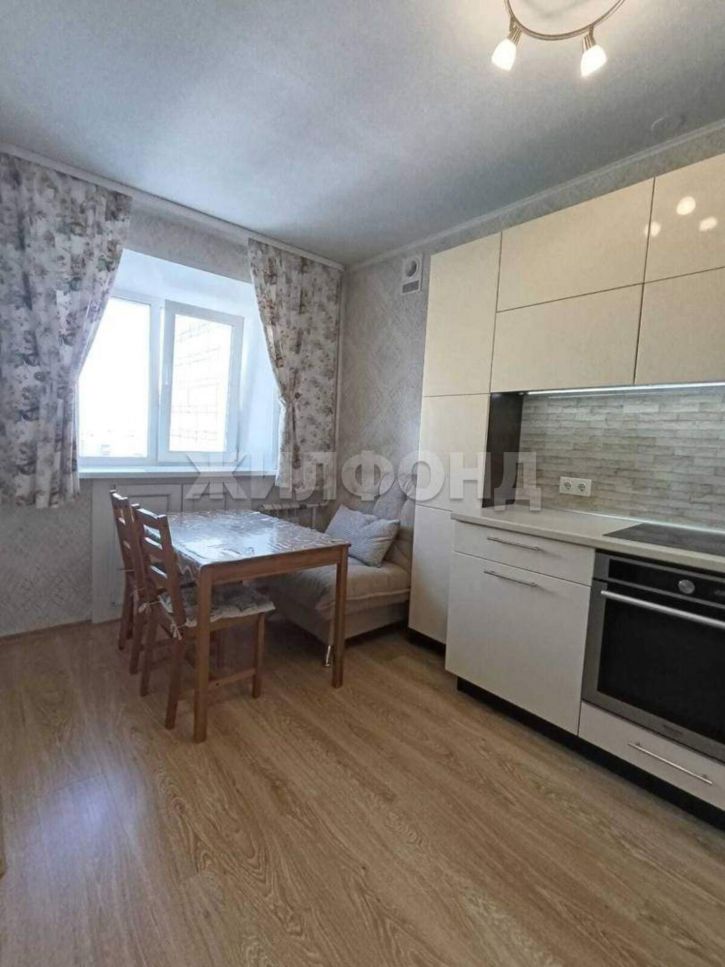 3-комн квартира Челюскинцев улица, д.14/1