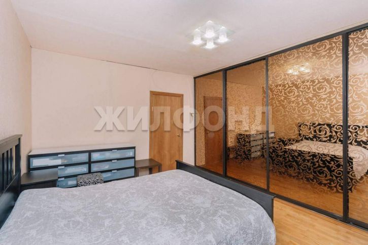 4-комн квартира Есенина улица, д.8/1