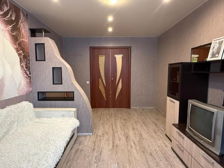 3-комн квартира ул Лобова, 54