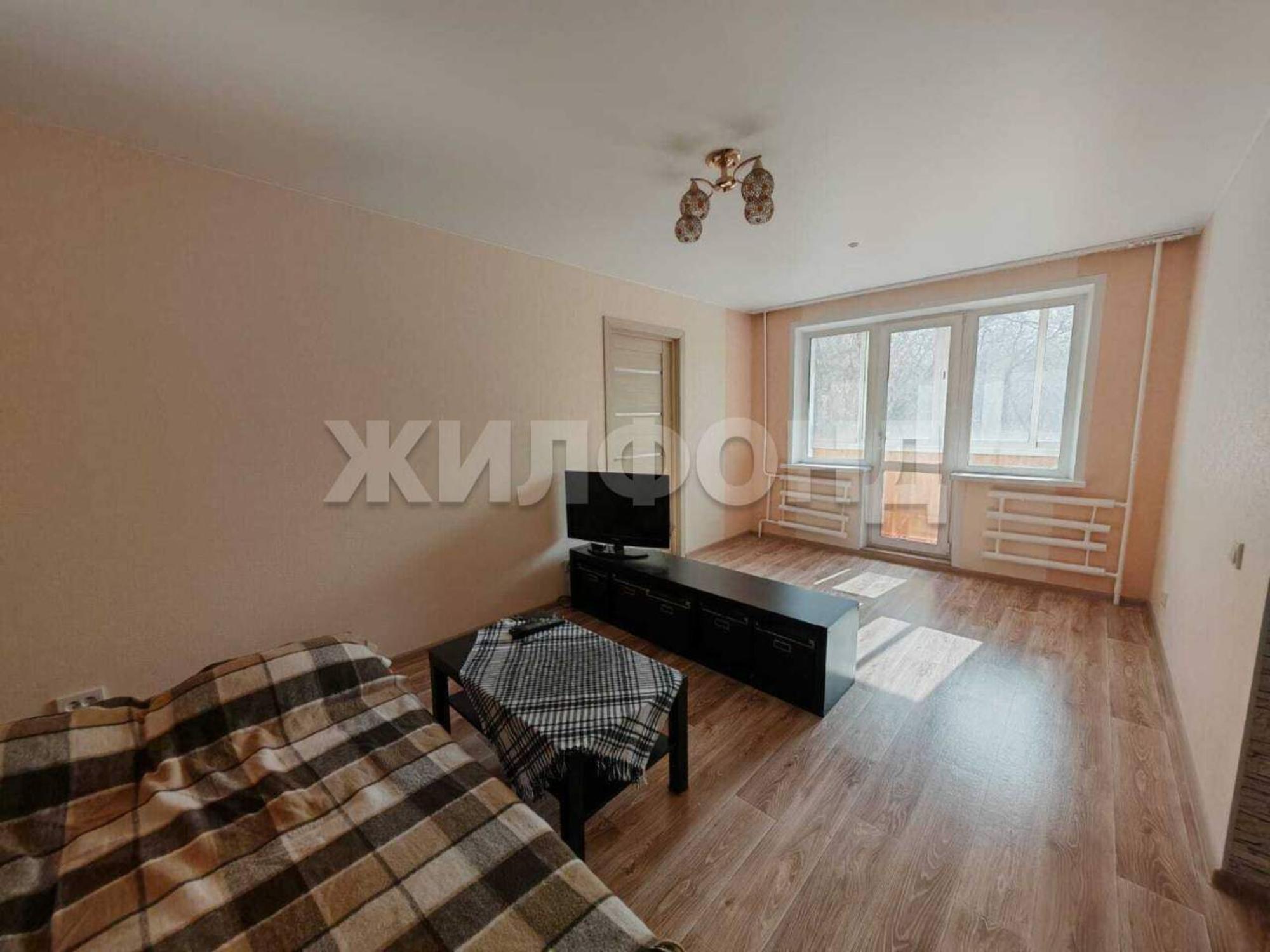 Сдать квартиру за 27 000 рублей на Сибиряков-Гвардейцев улица, д.8