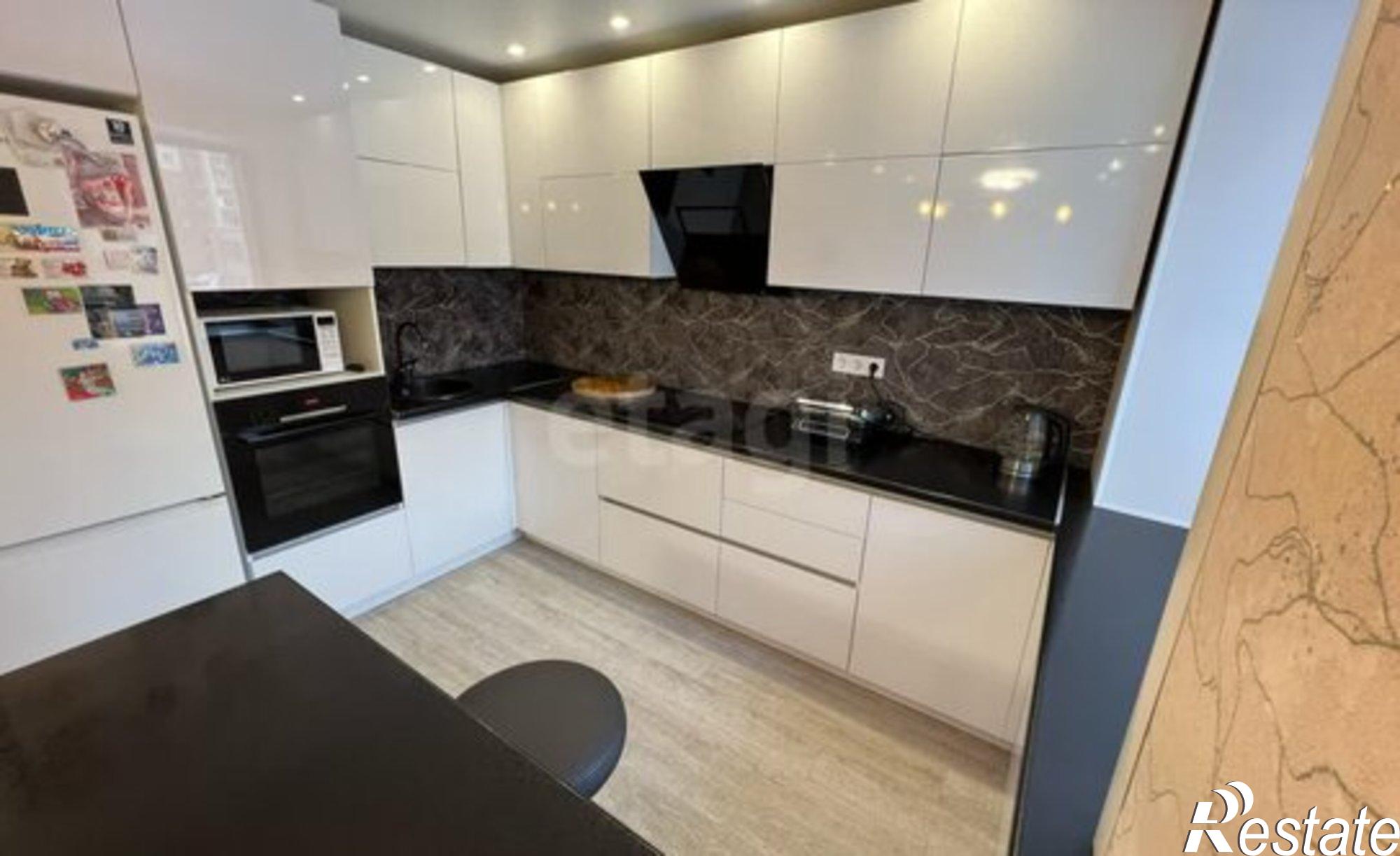 Купить квартиру за 15 500 000 рублей на ул Большевистская, 48/2