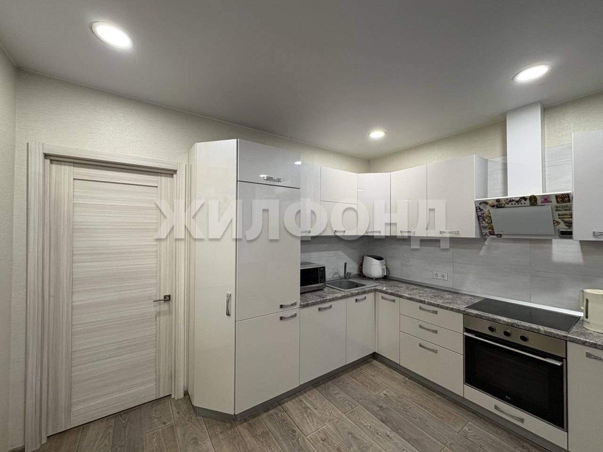 Купить квартиру за 15 000 000 рублей на Пархоменко улица, д.8