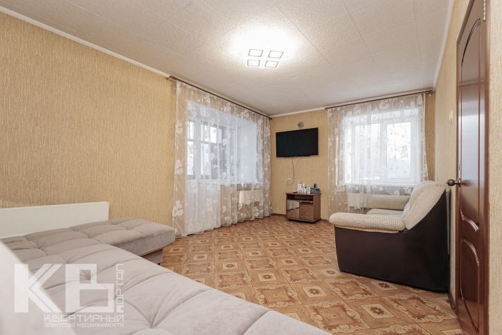 3-комн квартира ул Зорге, 183
