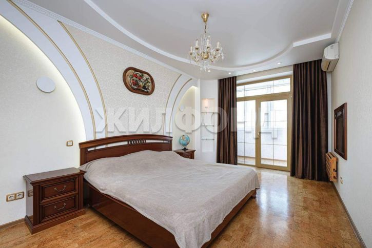 4-комн квартира Покрышкина улица, д.1
