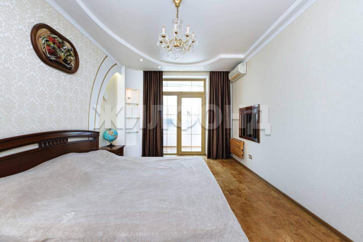 4-комн квартира Покрышкина улица, д.1