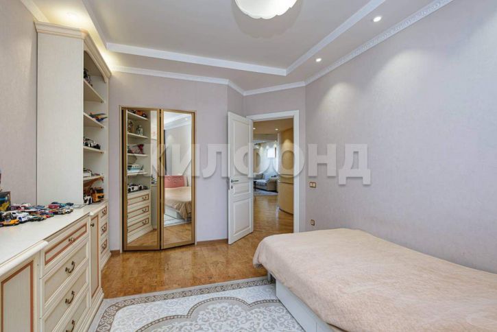 4-комн квартира Покрышкина улица, д.1
