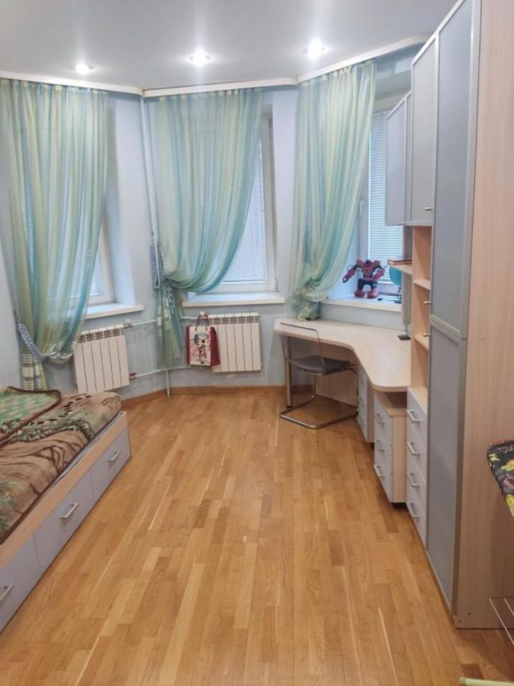 5-комн квартира Золотодолинская, 31/1