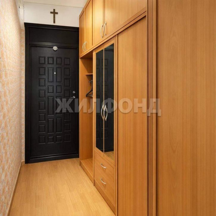 2-комн квартира Сибиряков-Гвардейцев улица, д.13
