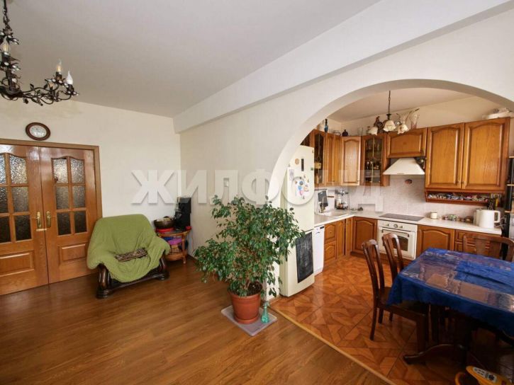 3-комн квартира Красный проспект, д.159