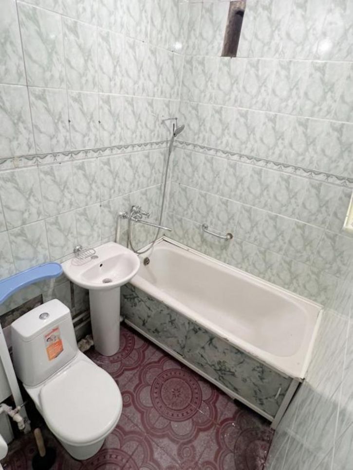 2-комн квартира Золотодолинская, 13
