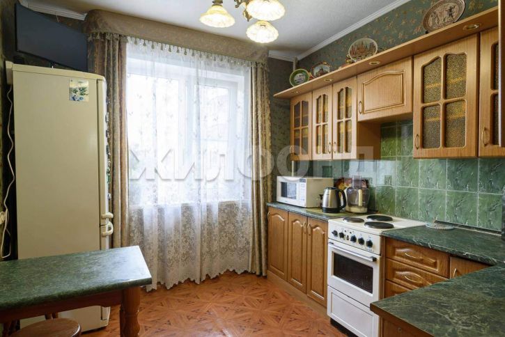 4-комн квартира Троллейная улица, д.152