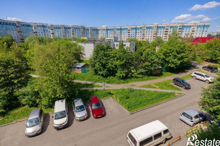 3-комн квартира ул Лазурная, 6,  д. 6