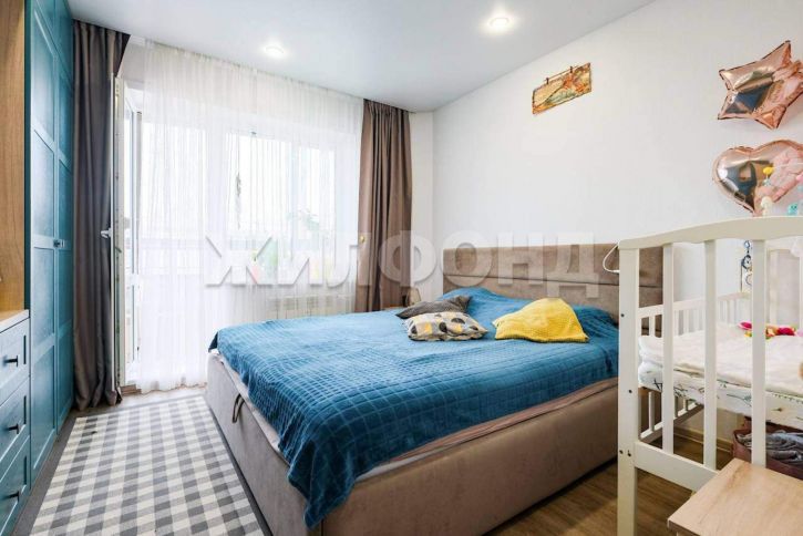 3-комн квартира Красный проспект, д.305