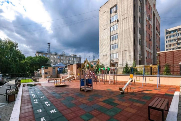 3-комн квартира Романова улица, д.25