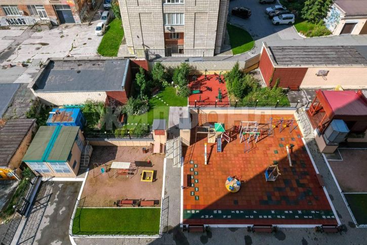3-комн квартира Романова улица, д.25