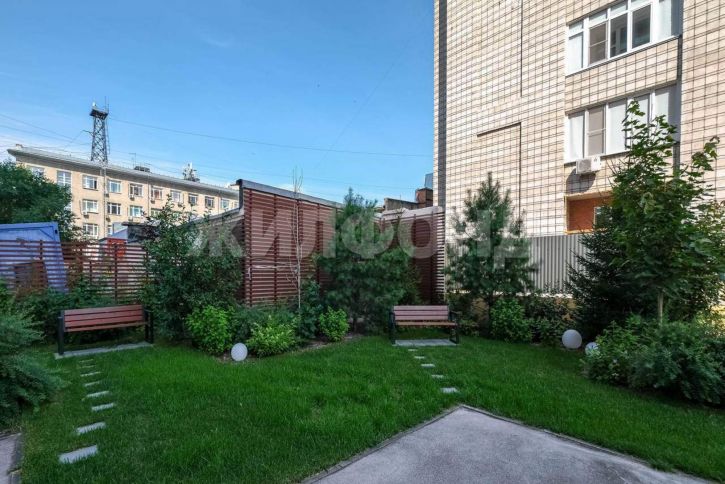 3-комн квартира Романова улица, д.25