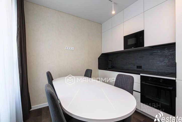 2-комн квартира Красный пр-кт, 180,  д. 180