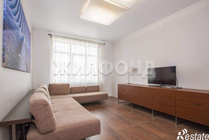 3-комн квартира Романова улица, д.25