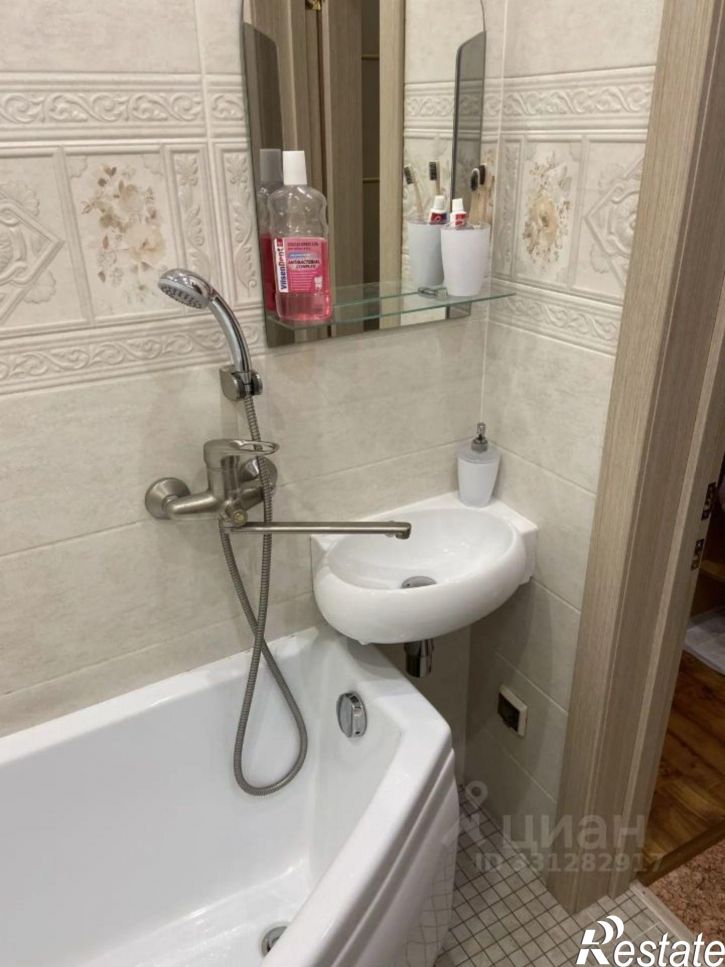 2-комн квартира ул Лаврова, 1,  д. 1