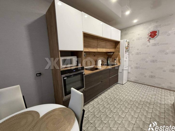 2-комн квартира Романтиков улица, д.10