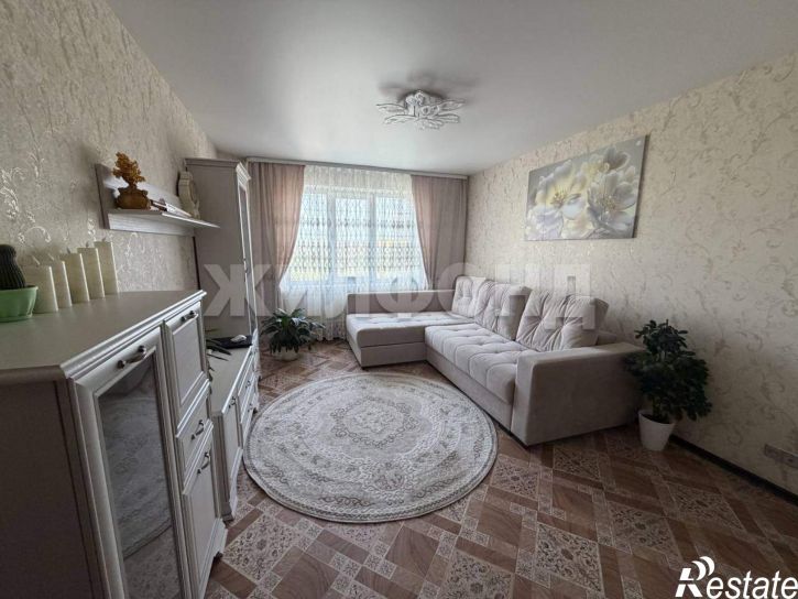 3-комн квартира Красных Зорь улица, д.1