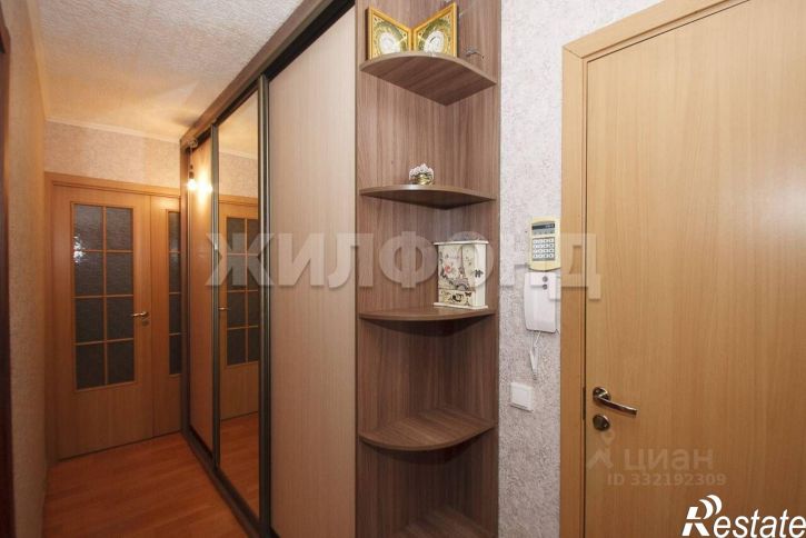 3-комн квартира ул Кошурникова, 37/1,  д. 37/1