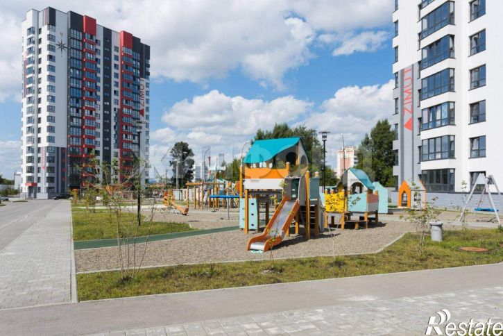 3-комн квартира Связистов улица, д.162/3