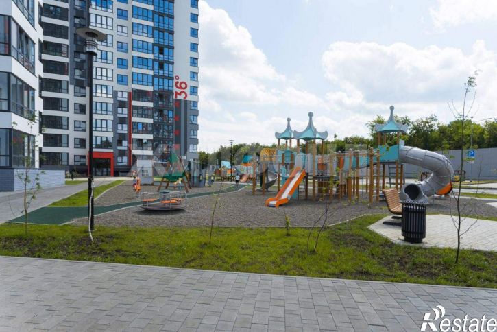 3-комн квартира Связистов улица, д.162/3