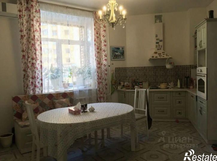 3-комн квартира б-р Молодежи, 38,  д. 38