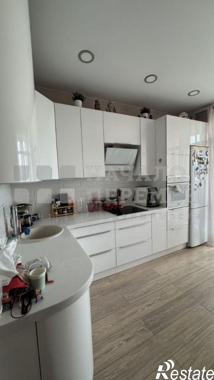 2-комн квартира Райсовета пл, 8