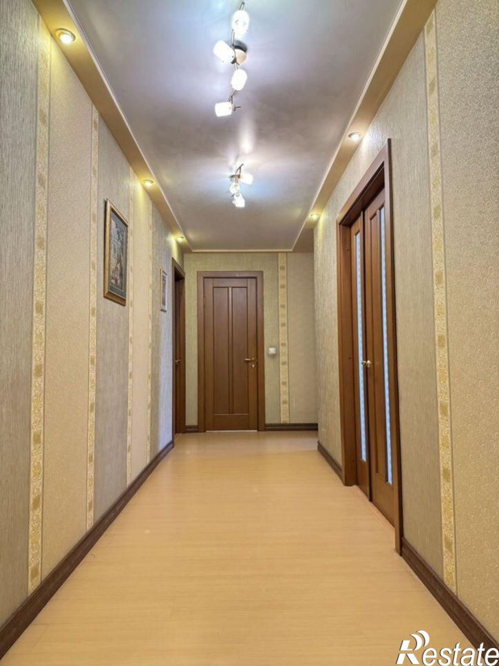 4-комн квартира улица Котовского, 10/1