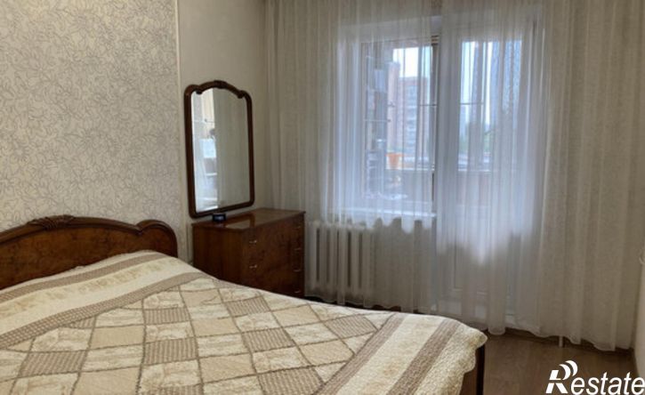 3-комн квартира ул Курчатова, 37,  д. 37