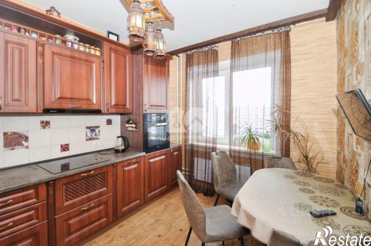 2-комн квартира ул Титова, 236/2,  д. 236/2