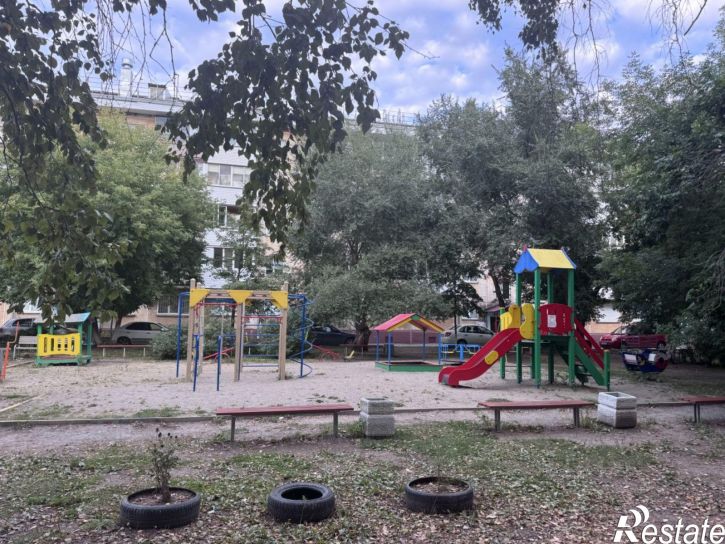 2-комн квартира улица Челюскинцев, 40,  д. 40