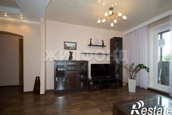4-комн квартира улица Титова, 37,  д. 37