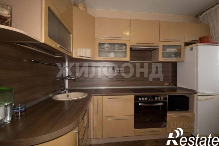 4-комн квартира улица Титова, 37,  д. 37