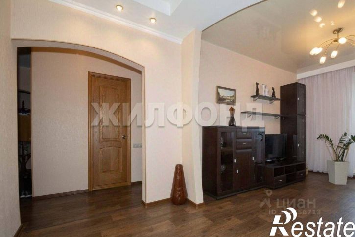 4-комн квартира улица Титова, 37,  д. 37