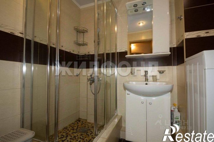 4-комн квартира улица Титова, 37,  д. 37