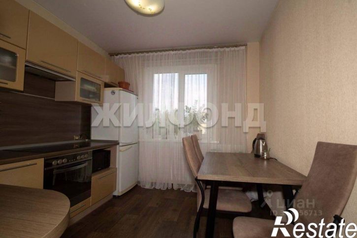 4-комн квартира улица Титова, 37,  д. 37
