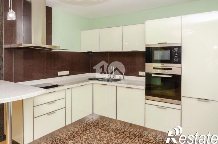 4-комн квартира мкр Зеленый Бор, 5,  д. 5