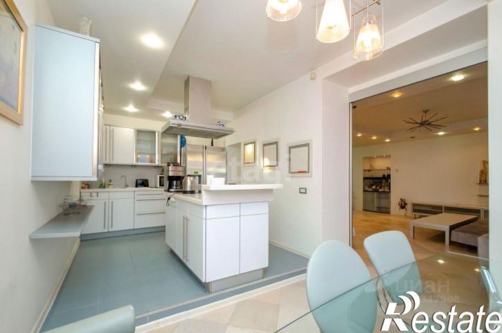 4-комн квартира улица Крылова, 48,  д. 48