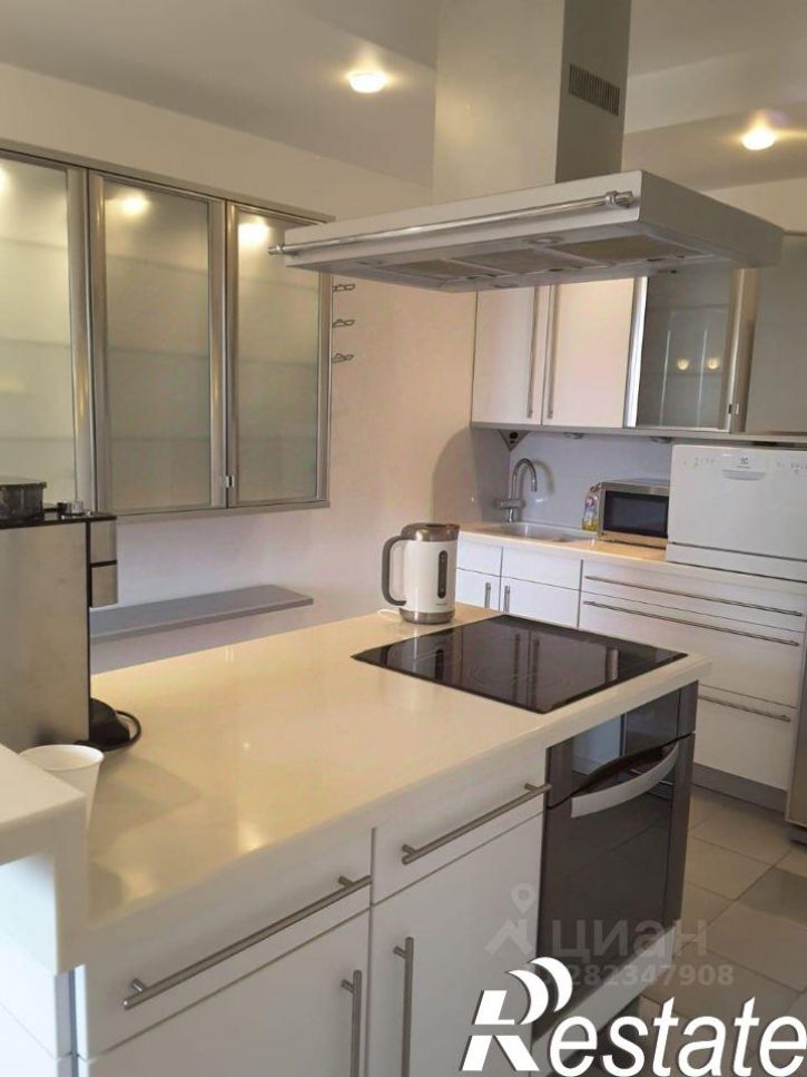 4-комн квартира улица Крылова, 48,  д. 48