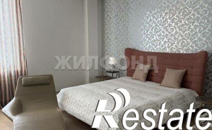 4-комн квартира улица Романова, 39,  д. 39