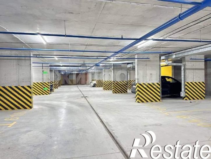 Гараж/парковка Ипподромская улица, д.12